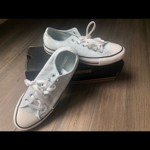Brand new Size 7 low top converse